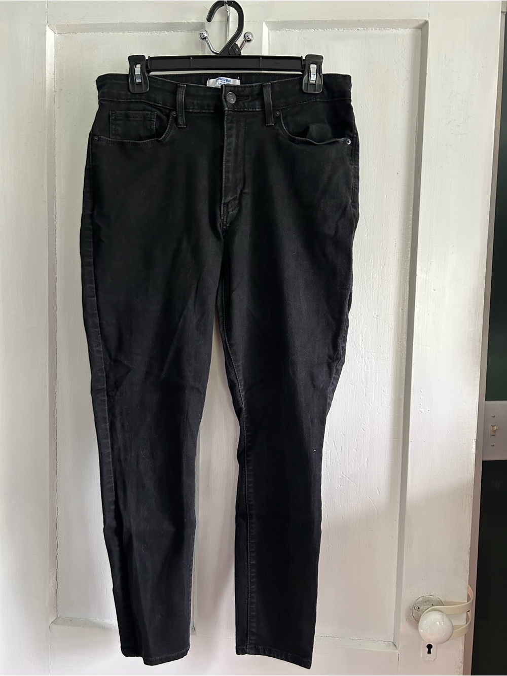 Classic Black Women’s Jeans - Sleek Slim Fit